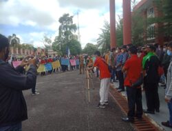 Aksi Demo Warga Menuntut Janji Manis Perusahaan Sawit PT. Julong Dan PT. HPI (Jharum ) Kabupaten Sintang Terhadap Petani Plasma