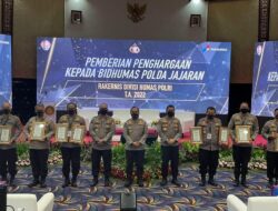Bid Humas Polda Metro Jaya Meraih Peringkat Satu Dan Menerima Piagam Penghargaan