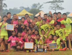 Dapat Juara 3 SSB Porbal United jeneponto Usia 12 di Turnamen Sepak Bola di Bogor.