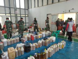 Kodim 1204 Sanggau dan SMK PDN Salurkan Minyak Goreng Murah Untuk Ke Dua Kalinya