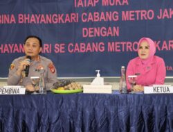 Berikan Pengarahan, Kapolres Metro Jakarta Barat Ingatkan Bhayangkari Hidup Sederhana dan Dukung Tugas Suami