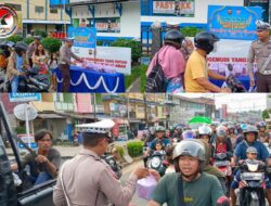 Bulan Penuh Berkah: Satlantas Polres Melawi Sediakan Takjil Gratis di Jalan Juang Nanga Pinoh