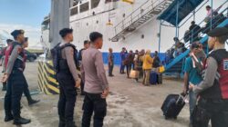 Personil Polresta Pontianak Berikan Pelayanan Terbaik dalam Pengamanan Arus Mudik di Pelabuhan Dwikora Pontianak