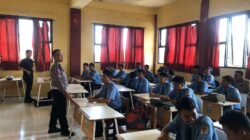 Hari Pendidikan Nasional, Satlantas Polres Gresik Go to School di SMKN 1 Duduksampeyan