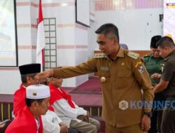 Pelepasan Calon Jemaah Haji Wakil Bupati Karo Lakukan Tradisi Njujung Beras Piher