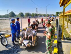 Sinergitas Jaga Kamtibmas Polres Situbondo bersama TNI Patroli Dialogis di Pelabuhan Jangkar