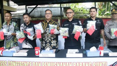 Polda Kalbar Berhasil Gagalkan Penyelundupan Narkotika jenis Shabu sebanyak 19.908 gram dan Ekstasi 22.228 Butir